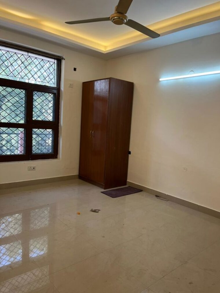 Room, sector 23 2 Bedroom 850 Sq.Ft. Apartment In Sector 23 Gurgaon 9905581