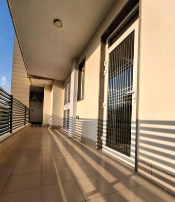 Building Lobby in 4 BHK Apartment at M3M Atrium, Sector 57 – for Rent