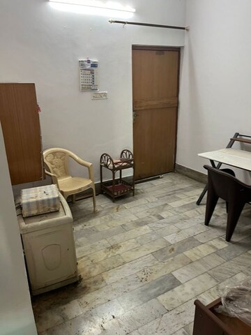 Master Bedroom in 2 BHK Apartment at Parsvnath Royale Floors, Uattardhona – for Rent