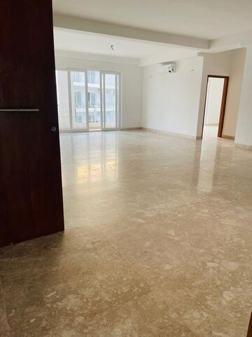 Room in 5 BHK Builder Floor at SS Linden, Sector 84 – for Rent