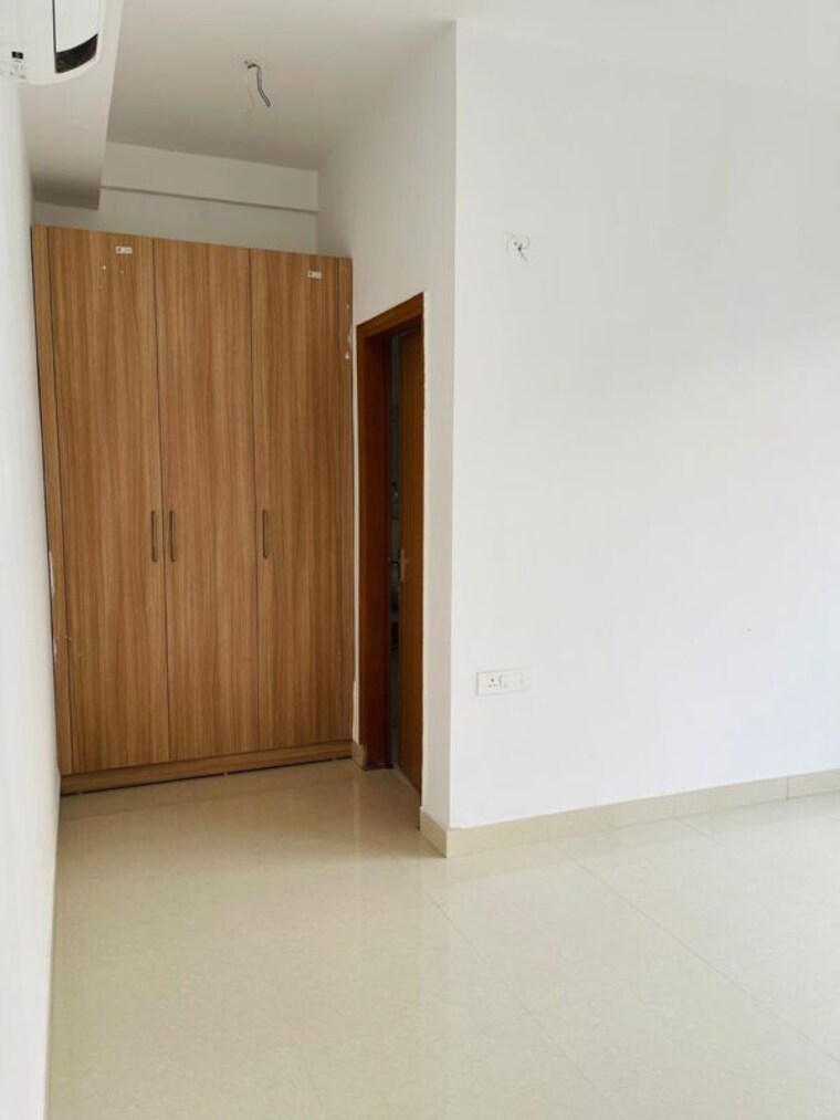 Room, ss-linden 5 Bedroom 3420 Sq.Ft. Builder Floor In Sector 84 Gurgaon 9905613