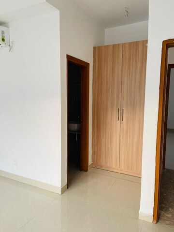 Room in 5 BHK Builder Floor at SS Linden, Sector 84 – for Rent