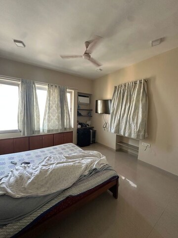 Bedroom in 2 BHK Apartment at Ashok Towers, Parel – for Rent