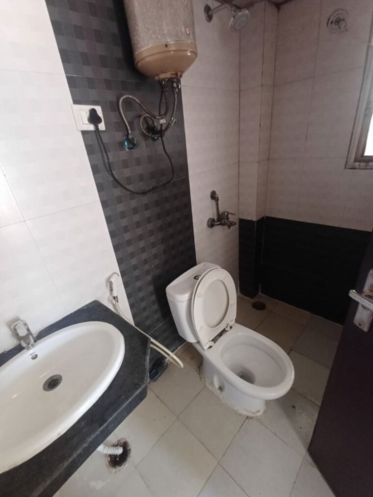 Bathroom, supertech-cape-town 3 Bedroom 1295 Sq.Ft. Apartment In Sector 74 Noida 9905634