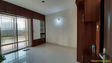 Room in 2 BHK Apartment at Nyati Evita, Dhanori – for Rent