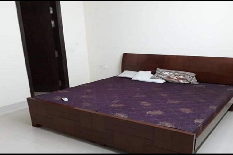 Bedroom, sector 62 2 Bedroom 845 Sq.Ft. Builder Floor In Sector 62 Noida 9905652