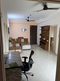 2 BHK Apartment For Rent in Gaur Atulyam