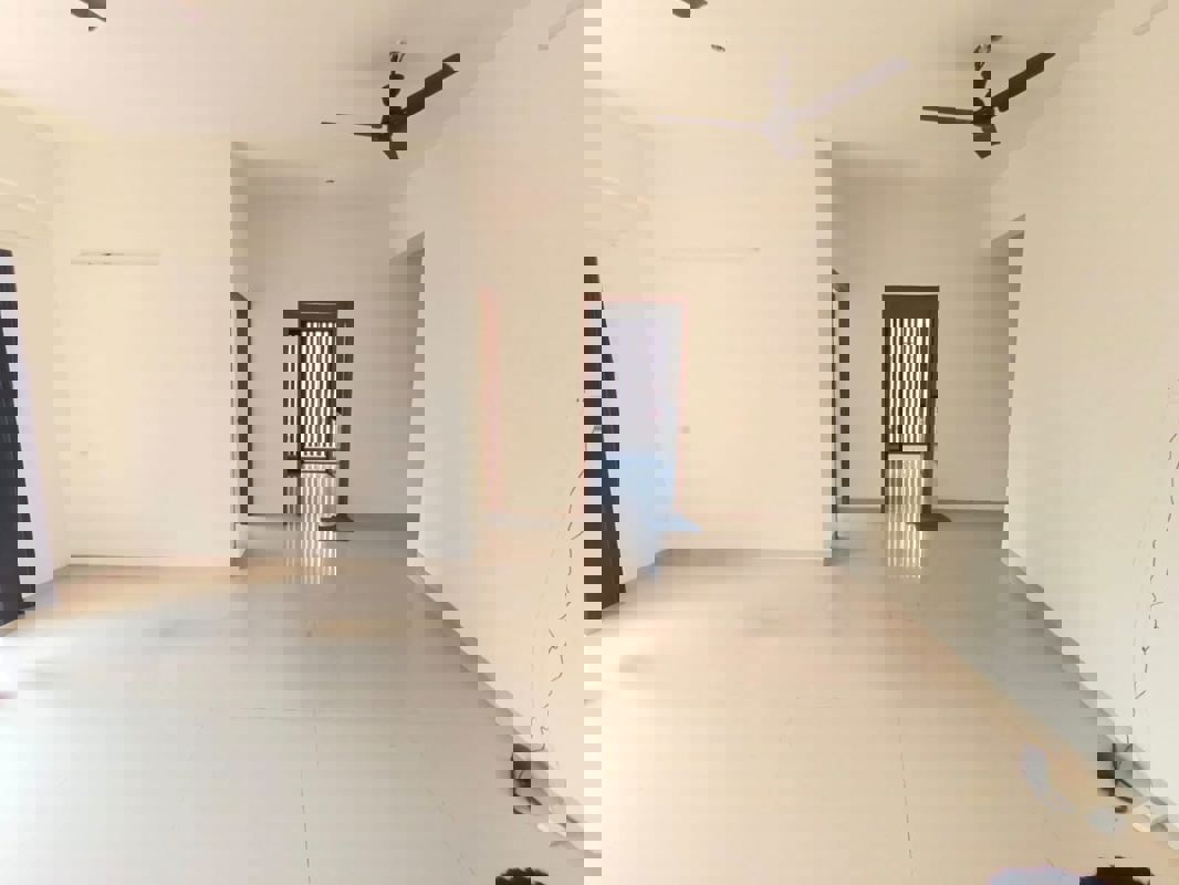 2 BHK 750 Sq.Ft. Apartment in Lucky House