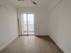 Room in 4 BHK Apartment at DLF New Town Heights II, Sector 86 – for Rent