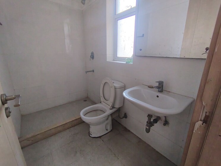 Bathroom, dlf-new-town-heights-ii 4 Bedroom 2364 Sq.Ft. Apartment In Sector 86 Gurgaon 9905758