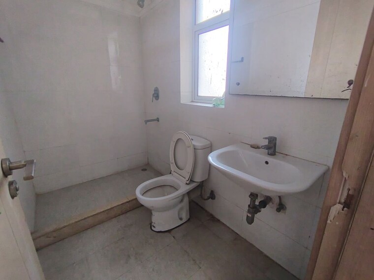 Bathroom, dlf-new-town-heights-ii 4 Bedroom 2364 Sq.Ft. Apartment In Sector 86 Gurgaon 9905758