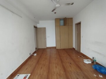 Room in 4 BHK Apartment at DLF New Town Heights II, Sector 86 – for Rent