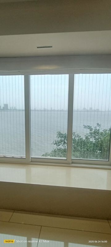 Room in 3 BHK Apartment at Oberoi Realty Esquire, Goregaon East – for Rent