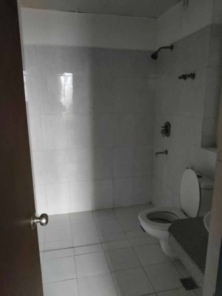 Bathroom, indiabulls-centrum-park 3.5 Bedroom 2000 Sq.Ft. Apartment In Sector 103 Gurgaon 8688997