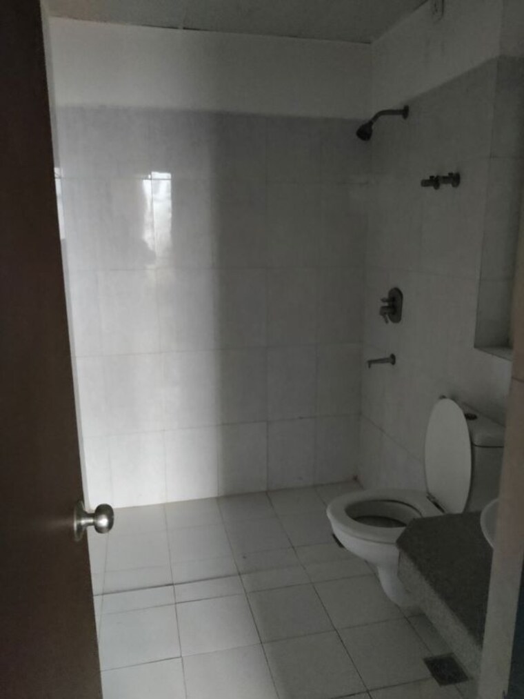 Bathroom, indiabulls-centrum-park 3.5 Bedroom 2000 Sq.Ft. Apartment In Sector 103 Gurgaon 8688997