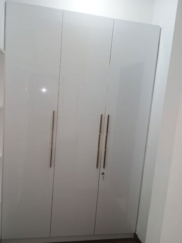 Furnished Amenities in 2.5 BHK Apartment at Indiabulls Centrum Park, Sector 103 – for Sale