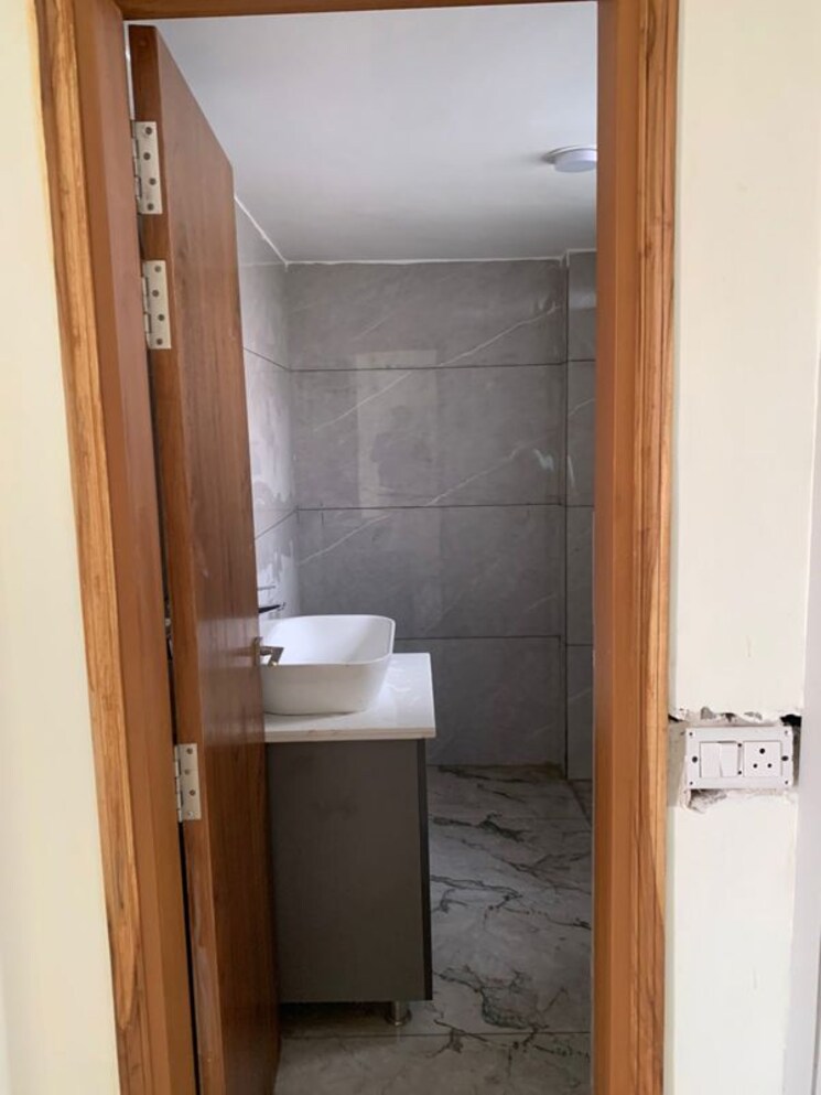 Bathroom, pir machalla 3 Bedroom 2200 Sq.Ft. Apartment In Pir Machalla Zirakpur 9905776