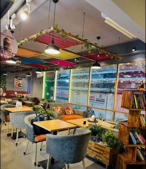  Shop For Sale in Hazratganj