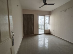 Room in 3 BHK Apartment at Mapsko Paradise, Sector 83 – for Sale