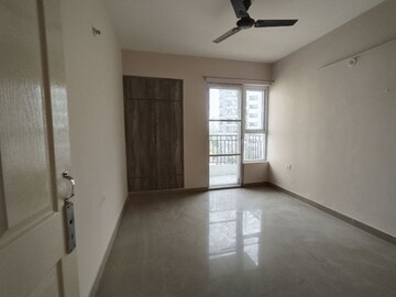 Room in 3 BHK Apartment at Mapsko Paradise, Sector 83 – for Sale