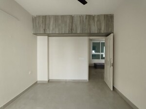 Room in 3 BHK Apartment at Mapsko Paradise, Sector 83 – for Sale