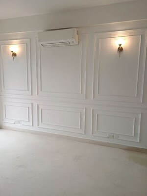 Room in 3 BHK Builder Floor at BPTP Amstoria, Sector 102 – for Sale