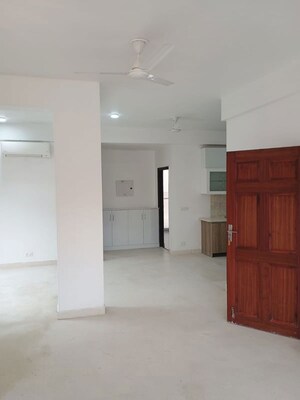 Room in 3 BHK Builder Floor at BPTP Amstoria, Sector 102 – for Sale