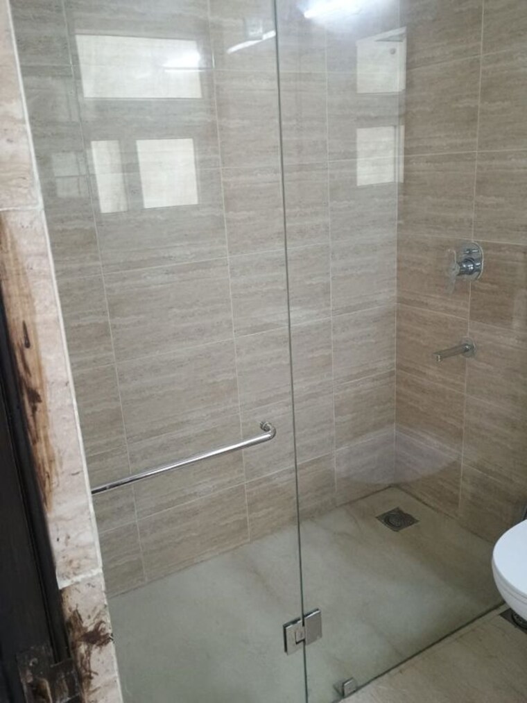 Bathroom, bptp-amstoria 3 Bedroom 2320 Sq.Ft. Builder Floor In Sector 102 Gurgaon 8196894