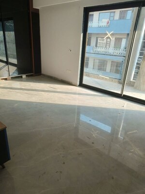 Room in 3 BHK Builder Floor at Sector 57 – for Rent