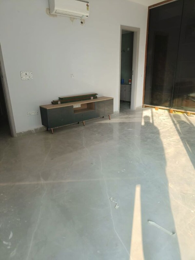 Room, sector 57 3 Bedroom 2100 Sq.Ft. Builder Floor In Sector 57 Gurgaon 9905800