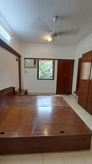 Room in 2 BHK Apartment at Juhu – for Rent