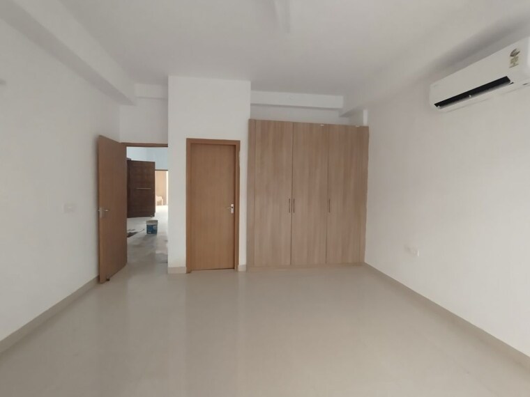 Room, ss-linden 4 Bedroom 2800 Sq.Ft. Builder Floor In Sector 84 Gurgaon 9905809