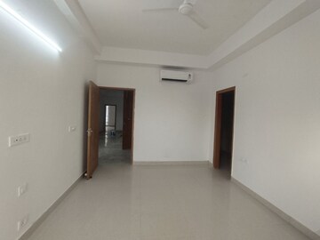 Room in 4 BHK Builder Floor at SS Linden, Sector 84 – for Rent