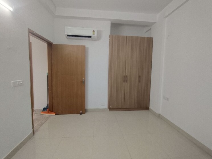 Room, ss-linden 4 Bedroom 2800 Sq.Ft. Builder Floor In Sector 84 Gurgaon 9905809