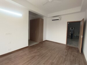 Room in 4 BHK Builder Floor at SS Linden, Sector 84 – for Rent