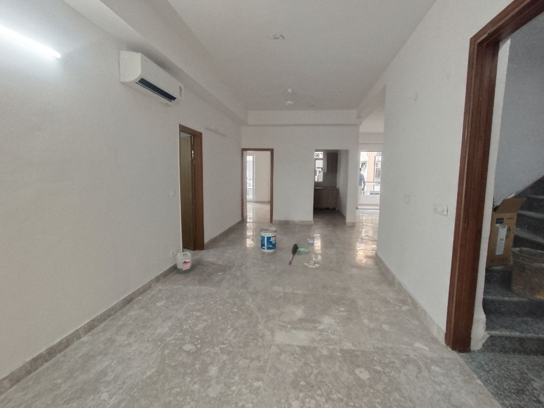 4 BHK + Servant Room Builder Floor For Rent in SS Linden