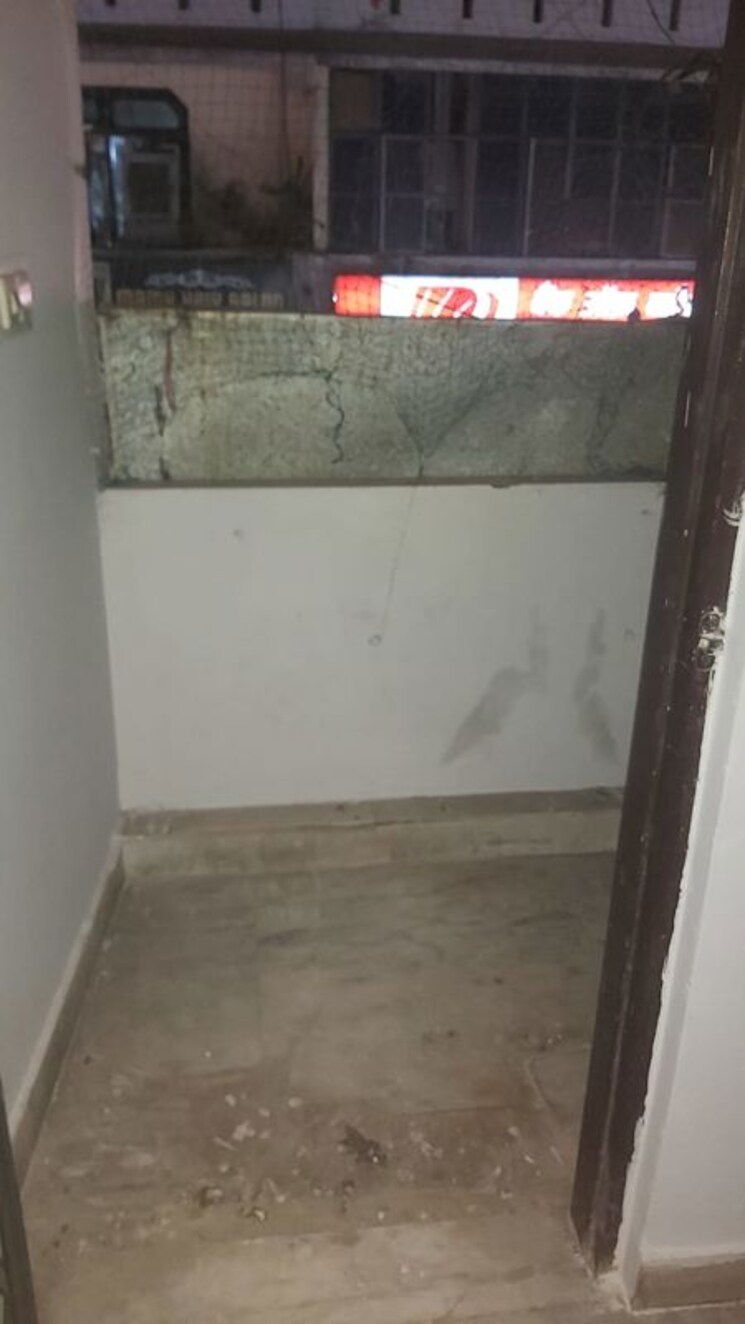 Balcony, mayur vihar 1.5 Bedroom 430 Sq.Ft. Builder Floor In Mayur Vihar Delhi 9905812