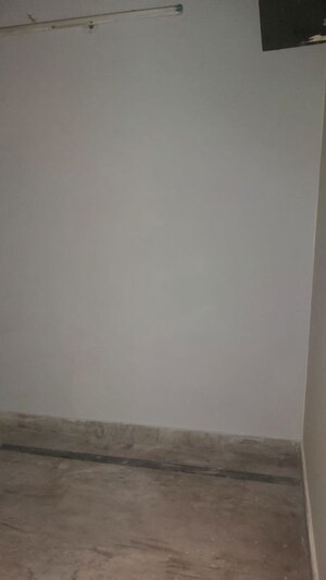 Room in 1.5 BHK Builder Floor at Mayur Vihar – for Rent