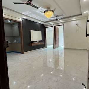 Room in 3 BHK Builder Floor at Chattarpur – for Rent
