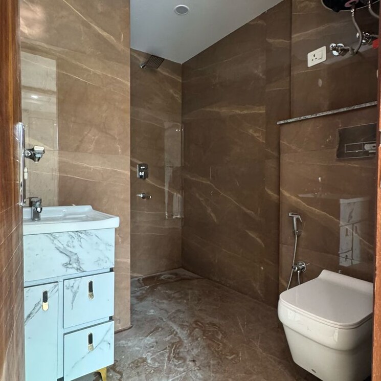 Bathroom, chattarpur 3 Bedroom 1350 Sq.Ft. Builder Floor In Chattarpur Delhi 9905816