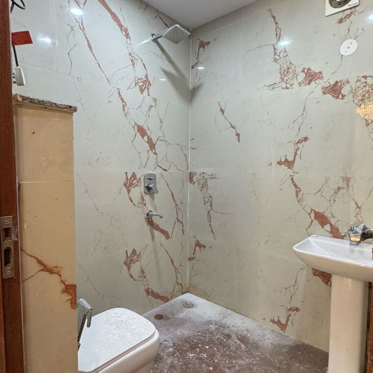 Bathroom, chattarpur 3 Bedroom 1350 Sq.Ft. Builder Floor In Chattarpur Delhi 9905816