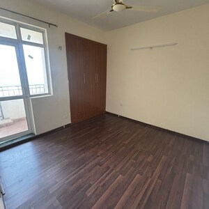 Room in 3 BHK Apartment at Jaypee Greens Wish Town Klassic, Sector 134 – for Sale