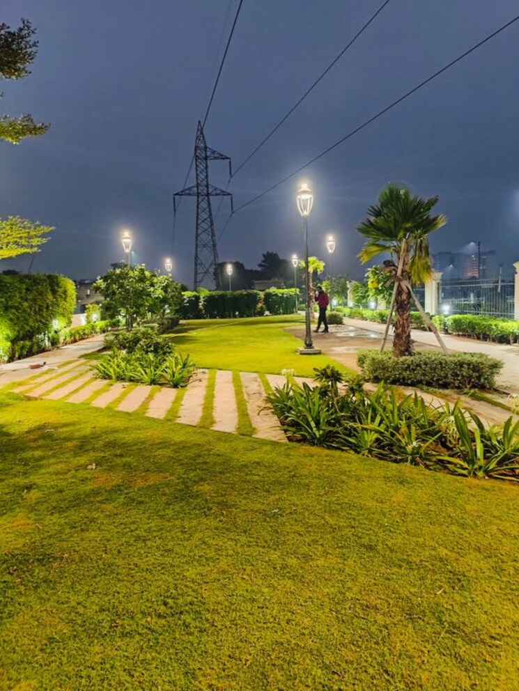 Garden, vip road 3 Bedroom 1550 Sq.Ft. Apartment In Vip Road Zirakpur 9905835