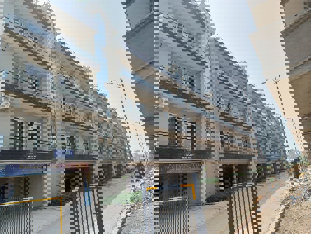 3 BHK + Servant Room Apartment For Sale in VIP Road