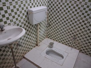 Bathroom in 2.5 BHK Builder Floor at Ansal Sushant Golf city, Sushant Golf City – for Rent