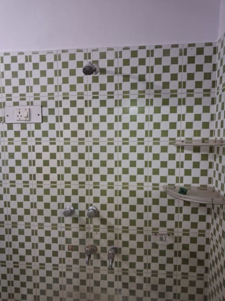 Bathroom, ansal-sushant-golf-city 2.5 Bedroom 1200 Sq.Ft. Builder Floor In Sushant Golf City Lucknow 9905842