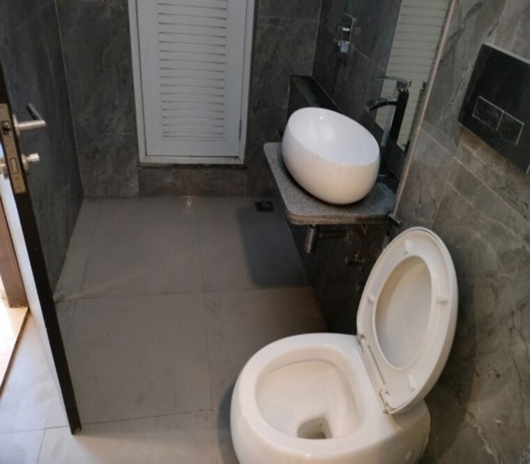 Bathroom, ruparel-ariana 3 Bedroom 1500 Sq.Ft. Apartment In Parel Mumbai 9905829