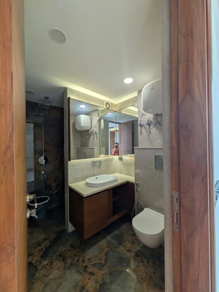 Bathroom, mayur vihar 3.5 Bedroom 1450 Sq.Ft. Apartment In Mayur Vihar Delhi 9905849
