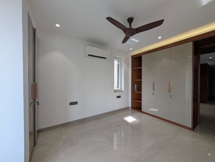 Room, mayur vihar 3.5 Bedroom 1450 Sq.Ft. Apartment In Mayur Vihar Delhi 9905849