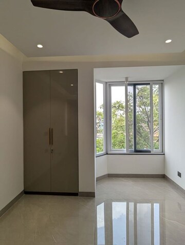 Room in 3.5 BHK Apartment at Mayur Vihar – for Sale